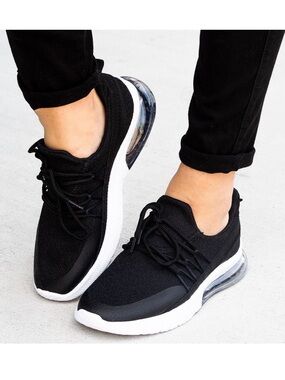 La Sheelah Black Athleisure Mesh Sneakers Bubble Sole Lace-Up | Women’s 7